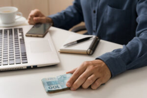 Aprenda a pedir o empréstimo Omni